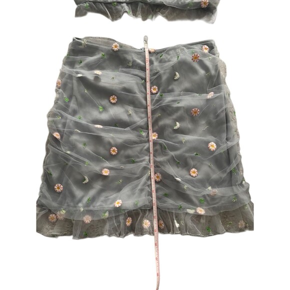 LE LIS Collection Gray Floral Top (Small) and Skirt (Medium) Set Festival - Picture 9 of 12